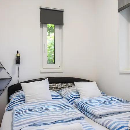 Dollar Apartment *